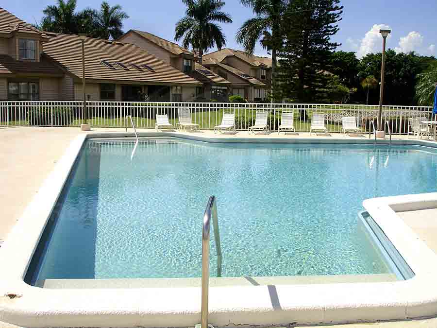 Villas Of Park Shore Community Pool
